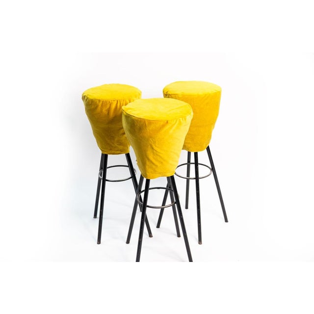 Vintage stools with character and a chrome-plated metal frame, reinterpreted through handcrafted upcycled covers made of...