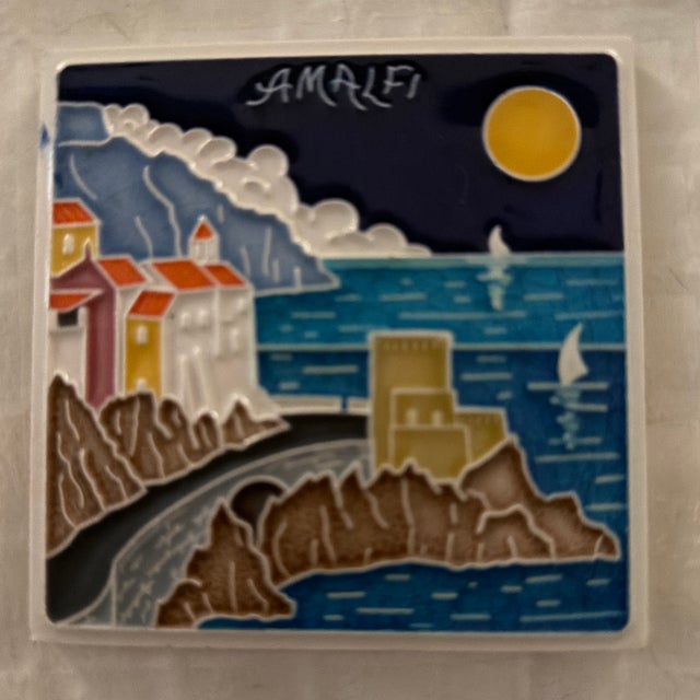 Small Amalfi coast plate depicting coastal scene with beautiful blue seas, cliffs, and mountains. Marked “Reazioni Luciano...