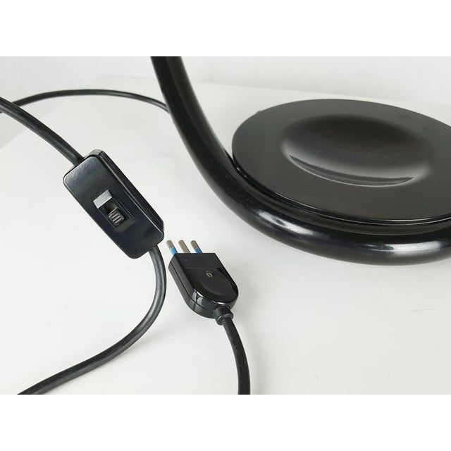 Black Metal and White Acrylic Glass Serpente Table Lamp by Elio Martinelli for Martinelli Luce, 1960s For Sale - Image 14 of 15