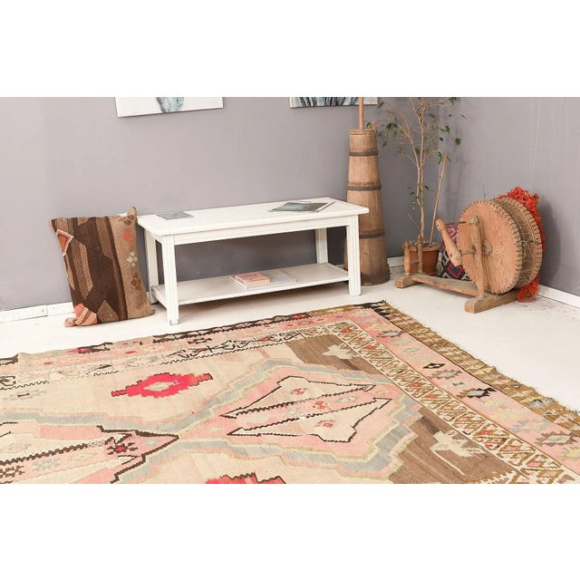 Mid 20th Century Faded Vintage Large Turkish Kilim Rug For Sale In Los Angeles - Image 6 of 7
