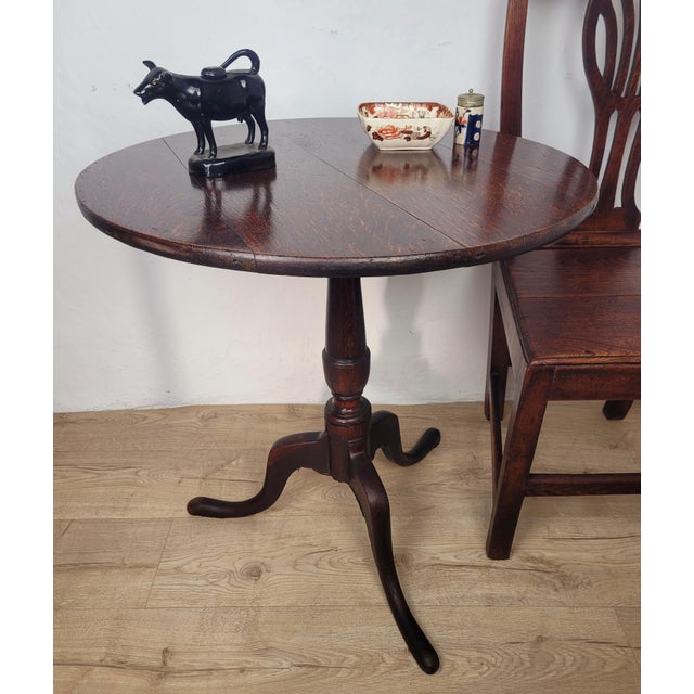 This is a beautiful Georgian tilt top table that would make for a unique statement piece in the home setting. with a...