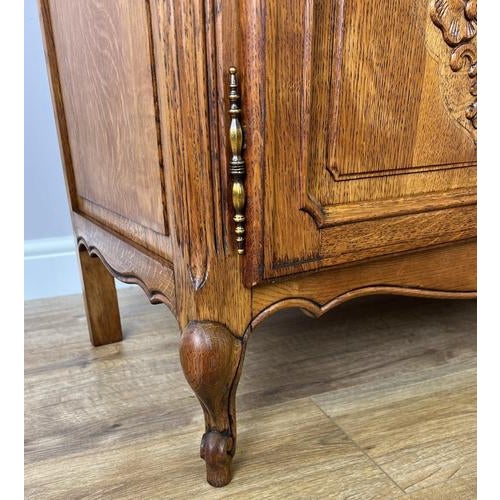 Vintage French Louis XIV Style Oak Display Cabinet For Sale - Image 9 of 13