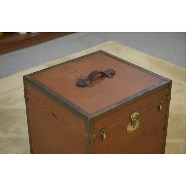 Vintage Travel Trunk, 1950s, in Very Good conditions. Designed 1950 to 1959