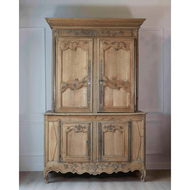 French Early 19th Century Provincial Oak Buffet Deux Corps For Sale - Image 9 of 14