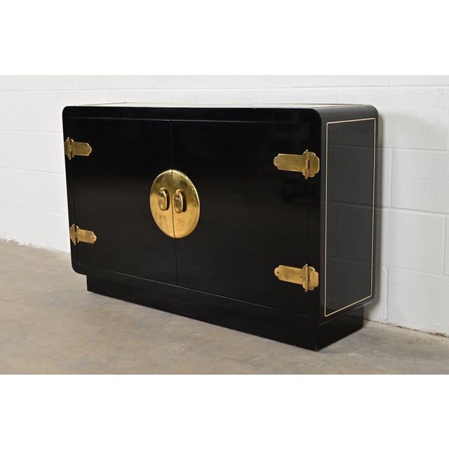 Mid-Century Modern Mastercraft Mid-Century Hollywood Regency Black Lacquer and Brass Bar Cabinet, 1970s For Sale - Image 3 of 12