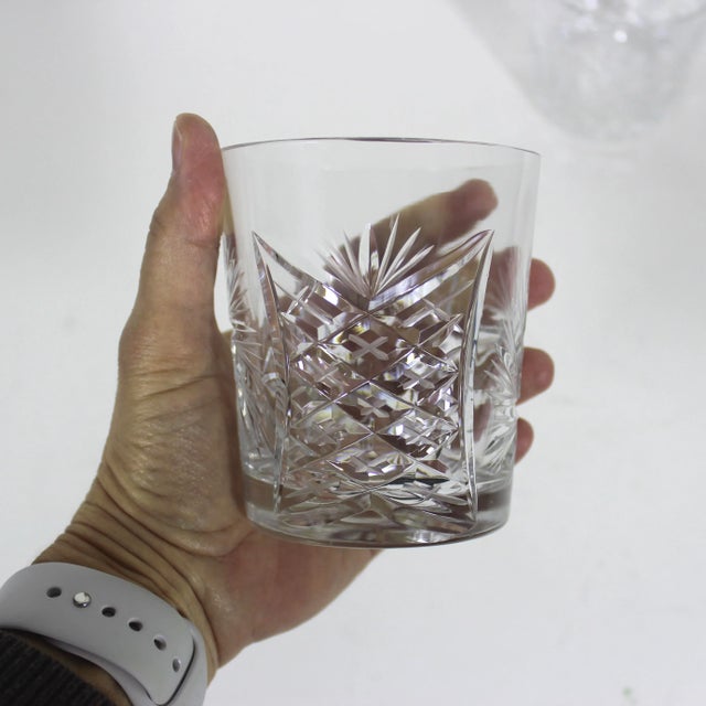 Late 20th Century Pair of Cut Crystal Pineapple and Pinwheel Whiskey Glasses Rocks- Set of 2 For Sale - Image 5 of 7
