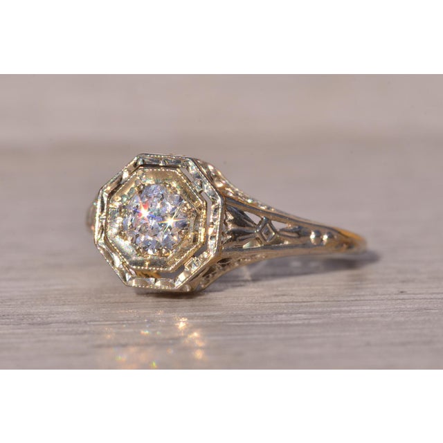 Early 20th Century The Stocking: Antique Filigree Engagement Ring in White Gold For Sale - Image 5 of 11