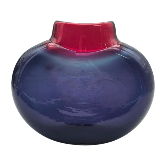 Contemporary Maureen Williams Signed Australian Studio Art Glass Vase Magenta Amethyst 8" For Sale - Image 3 of 12