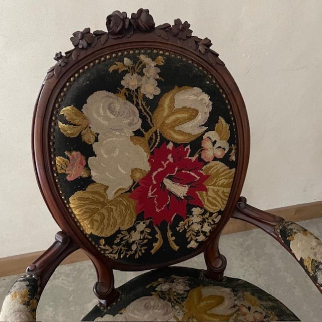 Louis XV Armchair with Floral Tapestry, in Good conditions. Designed 1890 to 1919