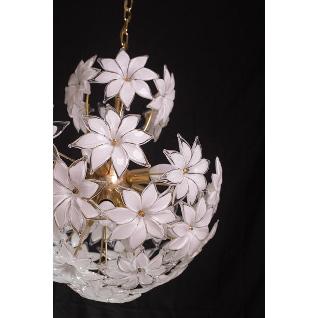 Murano Sputnik White Flowers Chandelier, 1980s For Sale - Image 9 of 10