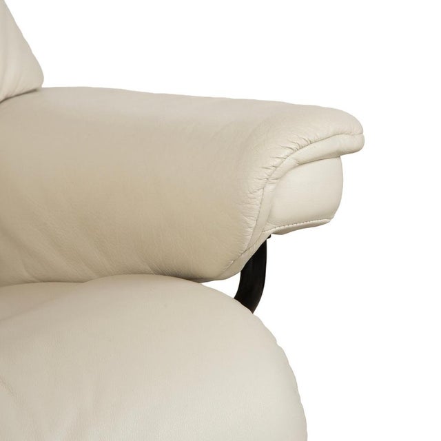 Set of Sunrise Leather Recliner Chair with Ottoman from Stressless For Sale - Image 6 of 18