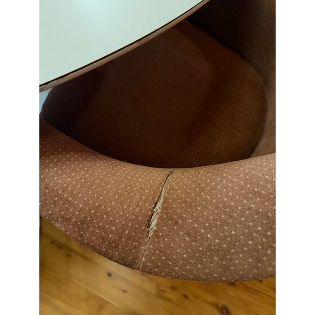 Vintage Mid Century Eero Saarinen for Knoll Tulip Dining Table and 4 Swivel Chairs For Sale - Image 9 of 10