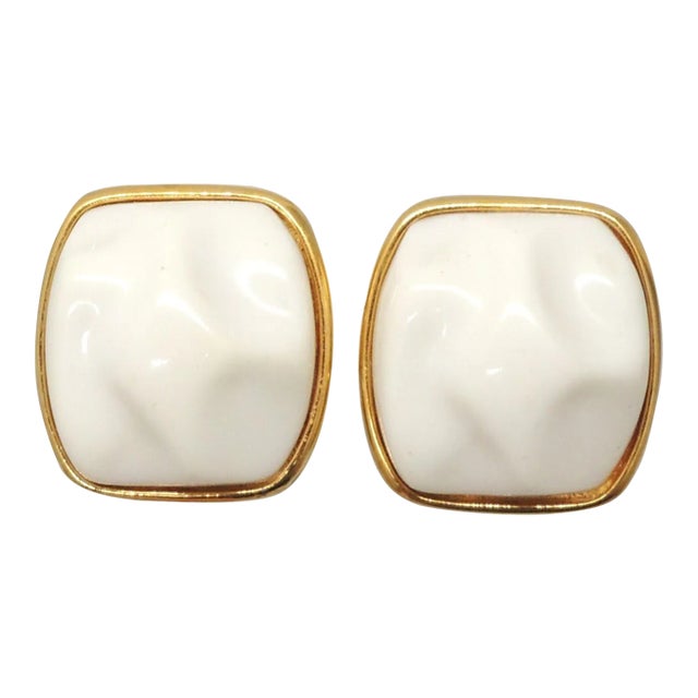Vintage 1980s Signed Alexis Kirk Modernist White Resin Clip Earrings- 2 Pieces For Sale