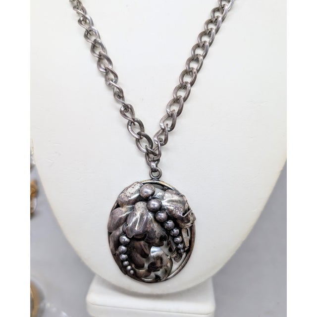 Vintage 1950s Signed Napier Silvertone Stylized Leaves Pendant Necklace For Sale - Image 11 of 12