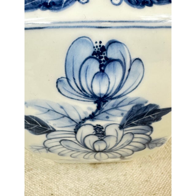 Vintage Blue & White Ginger Jar For Sale In New Orleans - Image 6 of 8