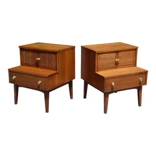 Vintage Pair Walnut Mid Century American of Martinsville End Tables Nightstands For Sale