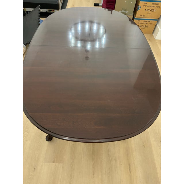 1990s Ethan Allen Georgian Court Dining Table and Chairs - Set of 13 For Sale - Image 6 of 12