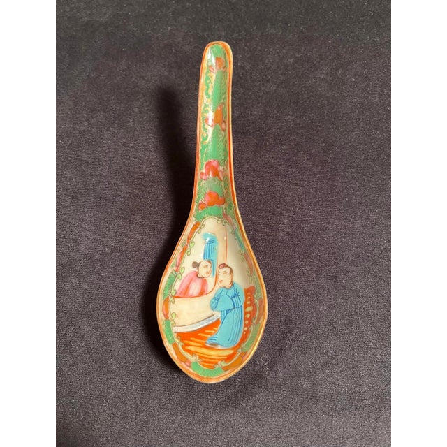 Asian Rose Medallion Chinese Qing Porcelian Soup Spoon, Circa 1830 For Sale - Image 3 of 10