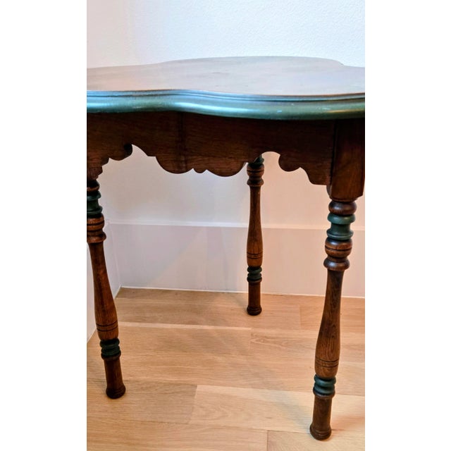 Wood Antique Abernathy Furniture Hand-Painted Clover Shaped Accent Table – Kansas City, Mo For Sale - Image 7 of 10