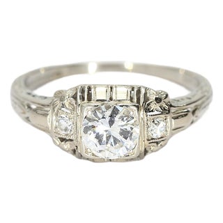 18k White Gold Ring With Round Center Diamond, Filigree & Accent Diamonds, Size 4.5 For Sale