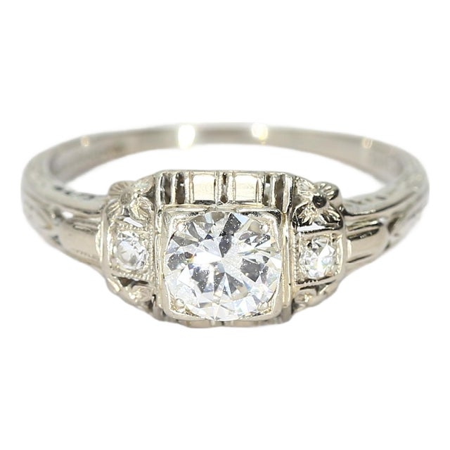 18k White Gold Ring With Round Center Diamond, Filigree & Accent Diamonds, Size 4.5 For Sale