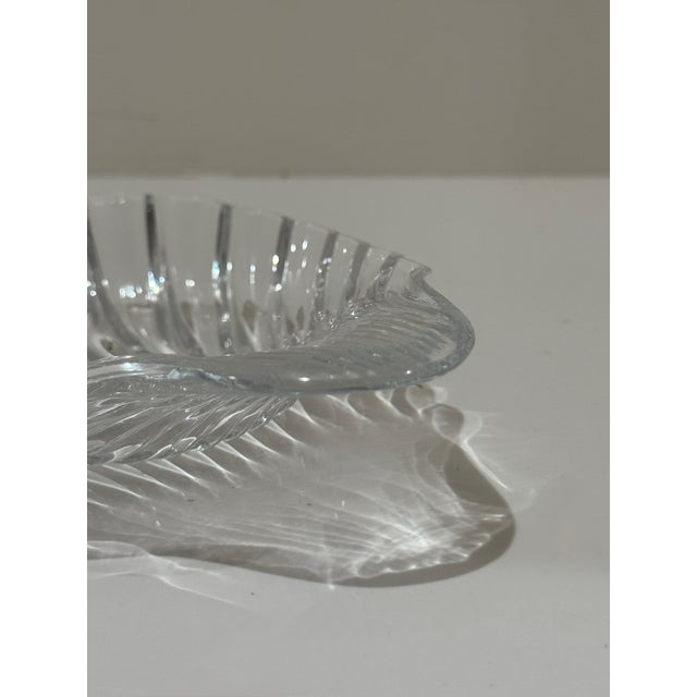 Traditional Mid 20th Century Baccarat Crystal Shell Dish – Clear Ribbed Scallop Trinket Bowl – France For Sale - Image 3 of 7