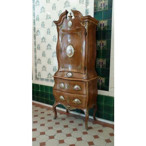 Dresden-Style Cabinet in Walnut, 1890 For Sale - Image 15 of 17