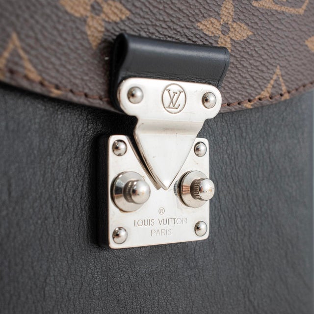 Louis Vuitton Monogram Canvas Black Leather Silver Hardware Camera Box Bag For Sale - Image 9 of 11