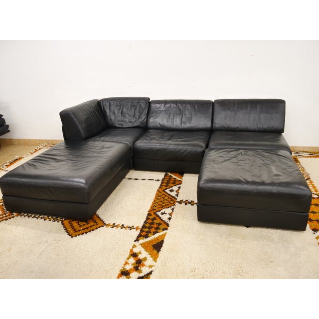 Modular leather sofa DS-76 by De Sede from the 1970s, consisting of five elements with variable configuration options and...