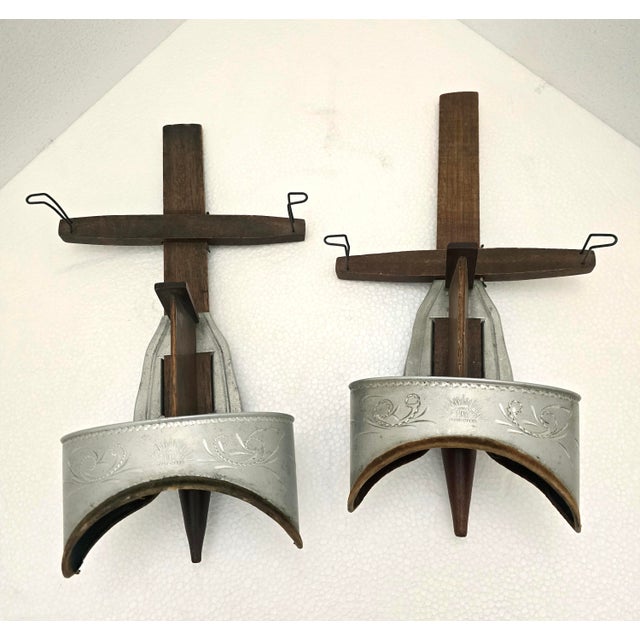 Pair of Underwood & Underwood Stereoscope Viewfinders with included cards. These antique early 20th-century viewfinders...