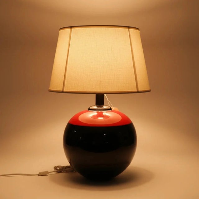 Vintage Black & Red Table Lamp: Mid-Century Modern Accent Lighting For Sale - Image 4 of 4