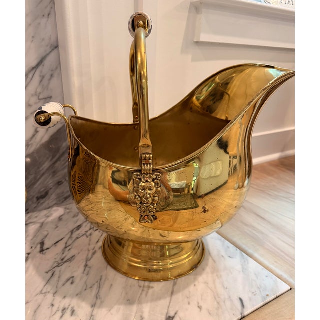 Large Brass Coal Scuttle / Fireplace Log Bucket With Lion Mask Mounts & Delft-Style Ceramic Handles - For Sale In Charleston - Image 6 of 9