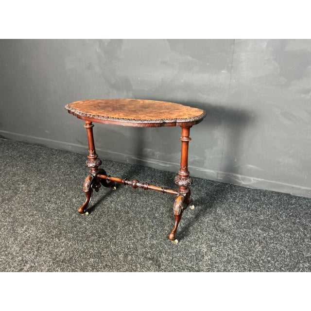 Antique Walnut Table, 1860s, in Good conditions. Designed before 1890