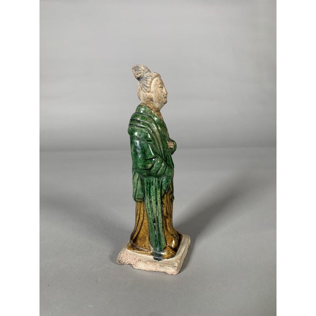 Sculpture of a Court Lady, China, Ming Dynasty (1368-1644) For Sale - Image 4 of 8