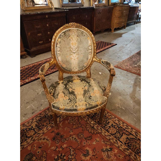 1900 - 1909 Antique French Giltwood Salon Seating Set With Settee and Four Armchairs For Sale - Image 5 of 11