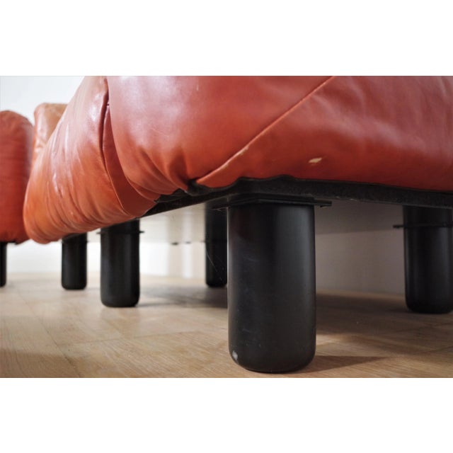 Sofas and Poufs in Orange Leather Marius & Marius by Mario Marenco for Arflex, 1970s, Set of 3 For Sale - Image 18 of 18