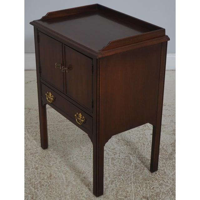 Chippendale Pair of Drexel Heritage Mahogany Chippendale Style Nightstands For Sale - Image 3 of 18