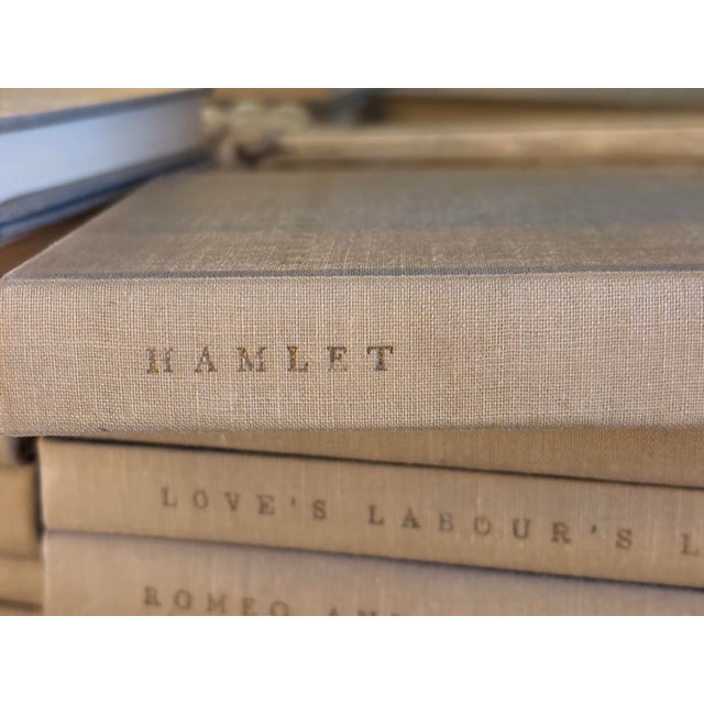 17th Century 13 Shakespeare Books Collection - The Yale Shakespeare For Sale - Image 9 of 12