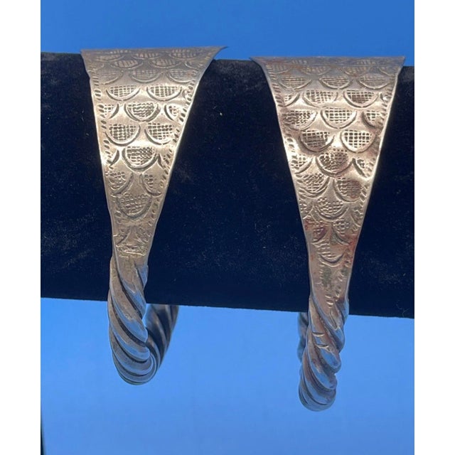 Asian Style 1990s Hmong Hill Tribe Silver Etched Bangle Cuff Bracelet Set, Vintage For Sale - Image 4 of 11
