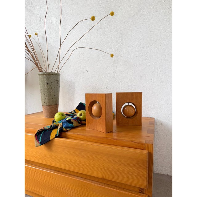 Set of two solid oak bookends with a constructivist style. We love the simplicity of the shapes, the interplay of clean...