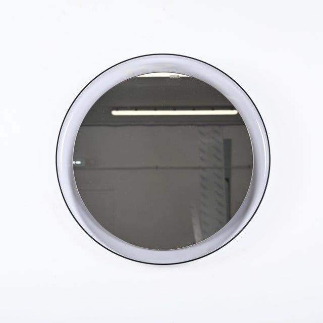 Clear Acrylic Glass Round Wall Mirror by Luigi Massoni for Guzzini, Italy, 1960s For Sale - Image 10 of 15