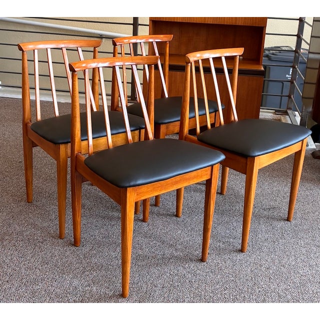 Mid-Century Modern Set of Four Low Profile Mid Century Modern Teak Frame Dining Chairs c.1960 For Sale - Image 3 of 5