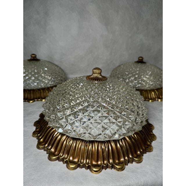 Hollywood Regency Brass and Textured Glass Flush Mount Lights from Sciolari, Italy, 1970s, Set of 3 For Sale - Image 9 of 12