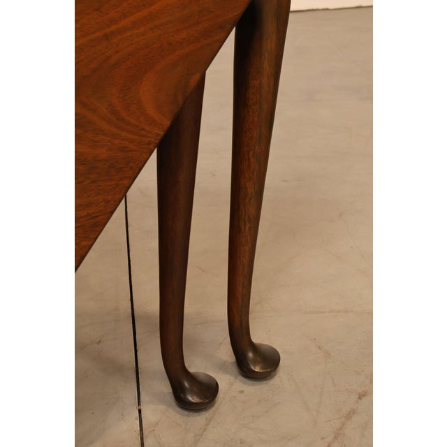 Kittinger Colonial Williamsburg Mahogany Drop-Leaf Napkin Table For Sale - Image 11 of 18