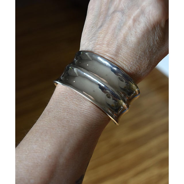 Vintage Mod Style Wide Sterling Silver Cuff Bracelet For Sale - Image 9 of 17