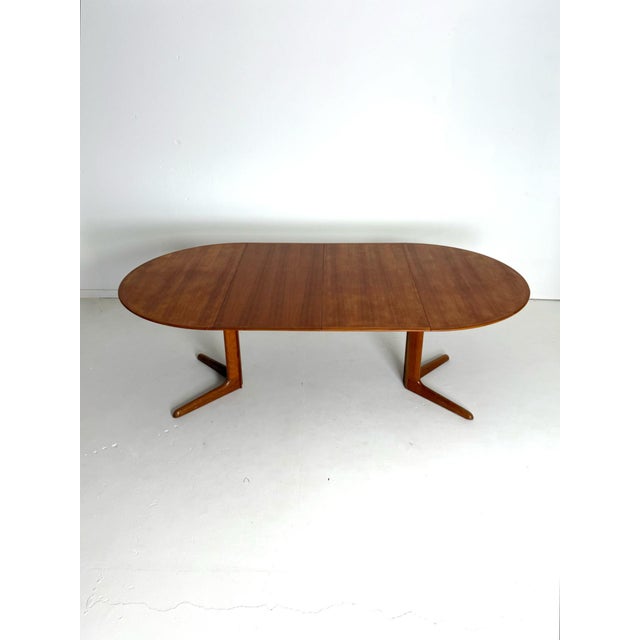 1960s Round Extendable Teak Table from Skovby, 1960s For Sale - Image 5 of 10