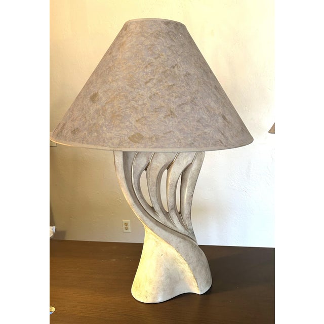 Mid-Century Modern 1980's Jaro Style Biomorphic Post-Modern Freeform Ribbon Motif Table Lamps Pair For Sale - Image 3 of 17