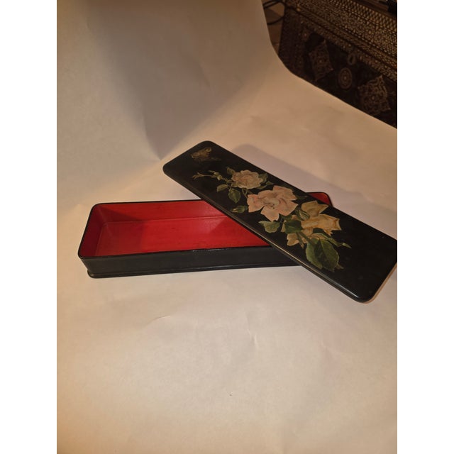 Late 19th Century Japanese Victorian Era Lacquered Storage Box With Rose and Butterfly Details For Sale - Image 5 of 8