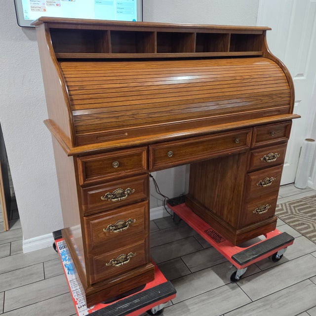 Late 20th Century Vintage Riverside Furniture Oak Roll Top Desk With Locking Drawer & Brass Hardware For Sale - Image 5 of 10