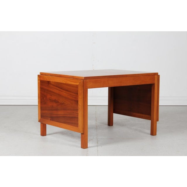 Extendable Coffee Table 5360 in American Walnut with 2 Drop-Down Leaves by Fredericia Stolefabrik for Børge Mogensen, Denmark, 1970s For Sale - Image 9 of 9